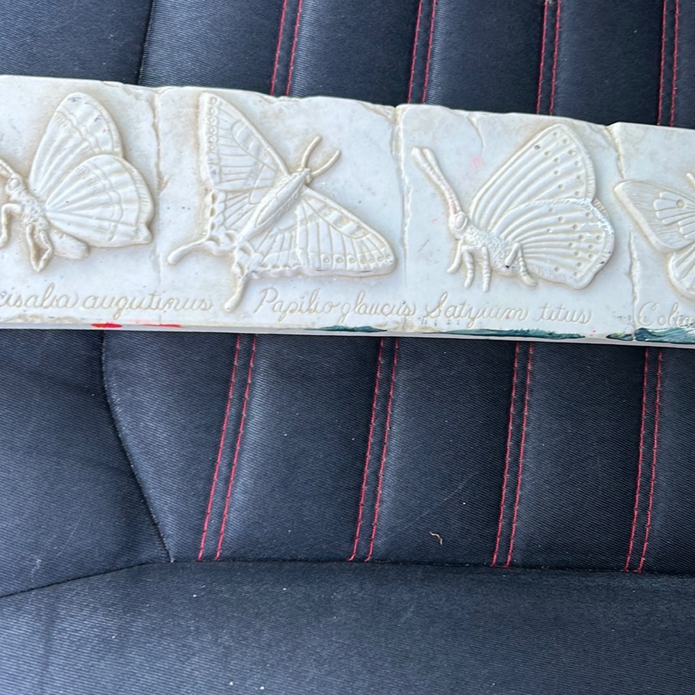 HENFEATHERS Butterfly Plaque - Vintage/ discontinued. + free hook